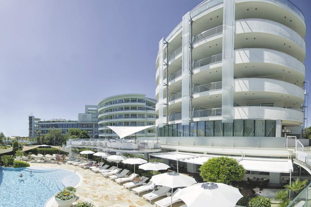 Premier & Suites